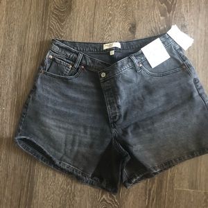 Abercrombie & Fitch Curve Love High Rise Dad Short in size 33/16.